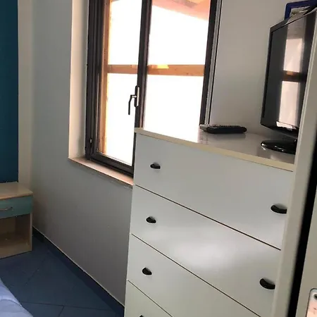 Situato A 50 Metri Dal Mare, Con Giardino E Ingresso Indipendente, Cucina, E 4 Posti Letto * Botricello