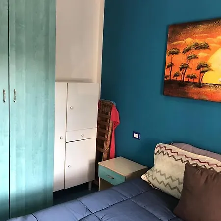 Apartman Situato A 50 Metri Dal Mare, Con Giardino E Ingresso Indipendente, Cucina, E 4 Posti Letto *