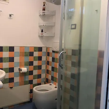 Situato A 50 Metri Dal Mare, Con Giardino E Ingresso Indipendente, Cucina, E 4 Posti Letto Botricello