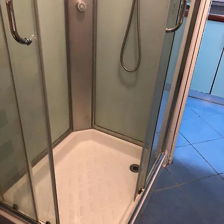 Situato A 50 Metri Dal Mare, Con Giardino E Ingresso Indipendente, Cucina, E 4 Posti Letto Apartman *