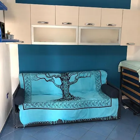 Situato A 50 Metri Dal Mare, Con Giardino E Ingresso Indipendente, Cucina, E 4 Posti Letto Botricello
