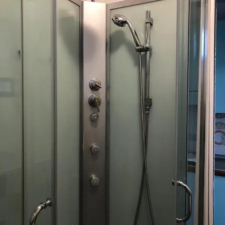 Situato A 50 Metri Dal Mare, Con Giardino E Ingresso Indipendente, Cucina, E 4 Posti Letto * Botricello